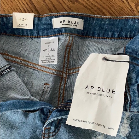 AP Blue Shorts: Size Small, Never Worn. - Picture 3 of 3
